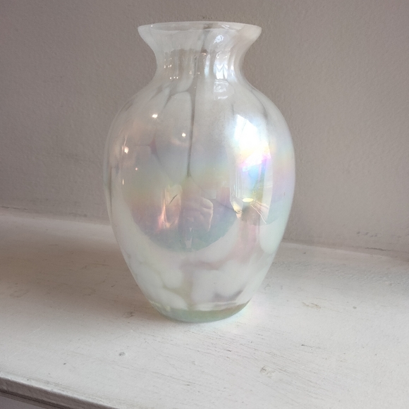 5" iridescent swirl urn mini glass vase - Picture 3 of 9